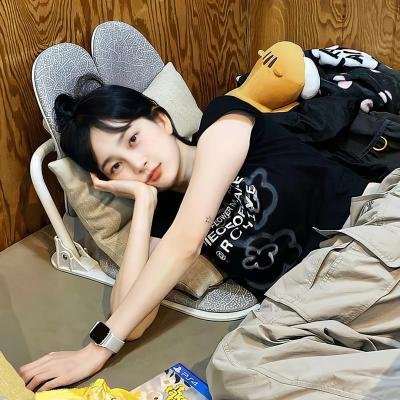 女孩的钓鱼慢活